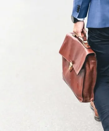 immigrants from the US can find work without intermediaries